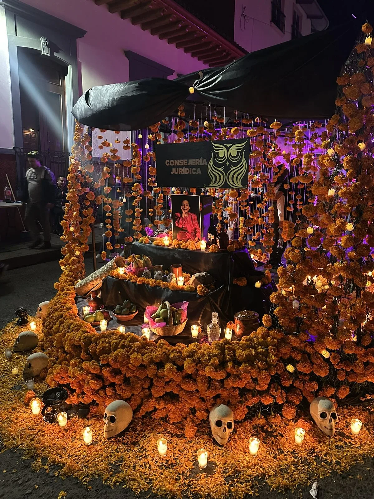 Tradiciones y altares en Uruapan